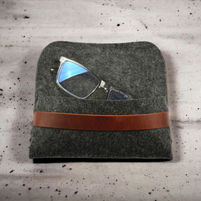 Чохол футляр для окулярів зі шкіряним ремінцем 16,5*7,5 см сірий з коричневим case-gray-2007