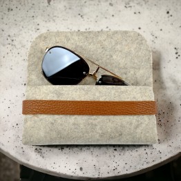 Чохол футляр для окулярів зі шкіряним ремінцем 16,5*7,5 см бежевий з коричневим case-beige-2011