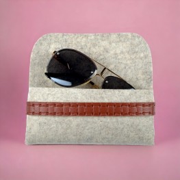 Чохол футляр для окулярів зі шкіряним ремінцем 16,5*7,5 см бежевий з коричневим case-beige-2013